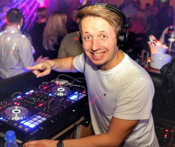 DJ