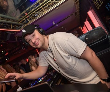 DJ